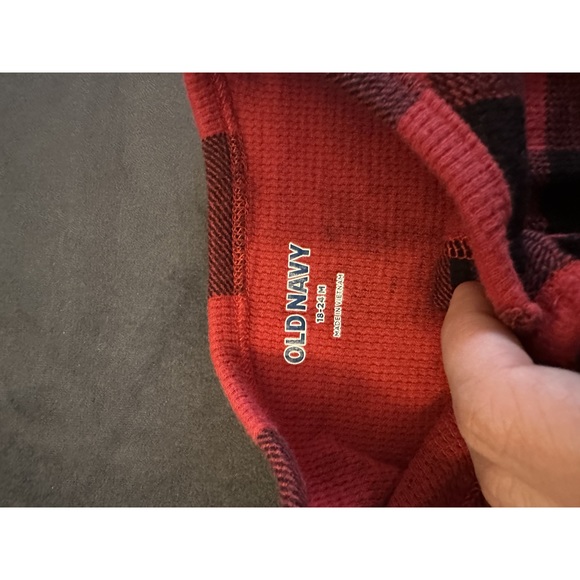 5/$10 Old Navy red/black plaid long sleeve onesie/bodysuit 18-24 months - Picture 2 of 3